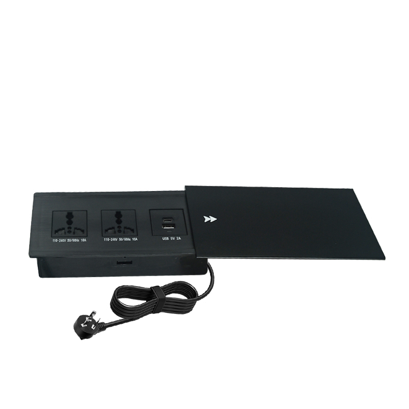 Sliding cover socket