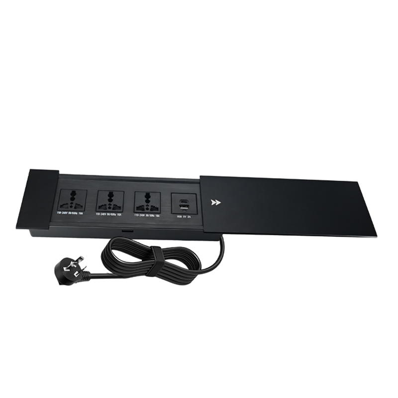 Sliding cover socket