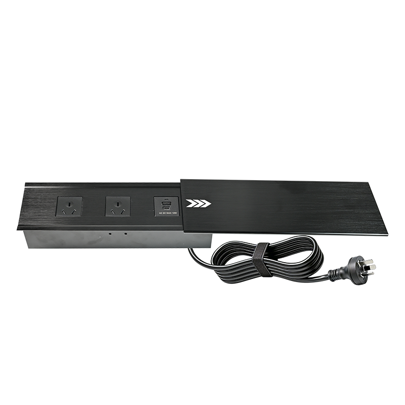 Sliding cover socket