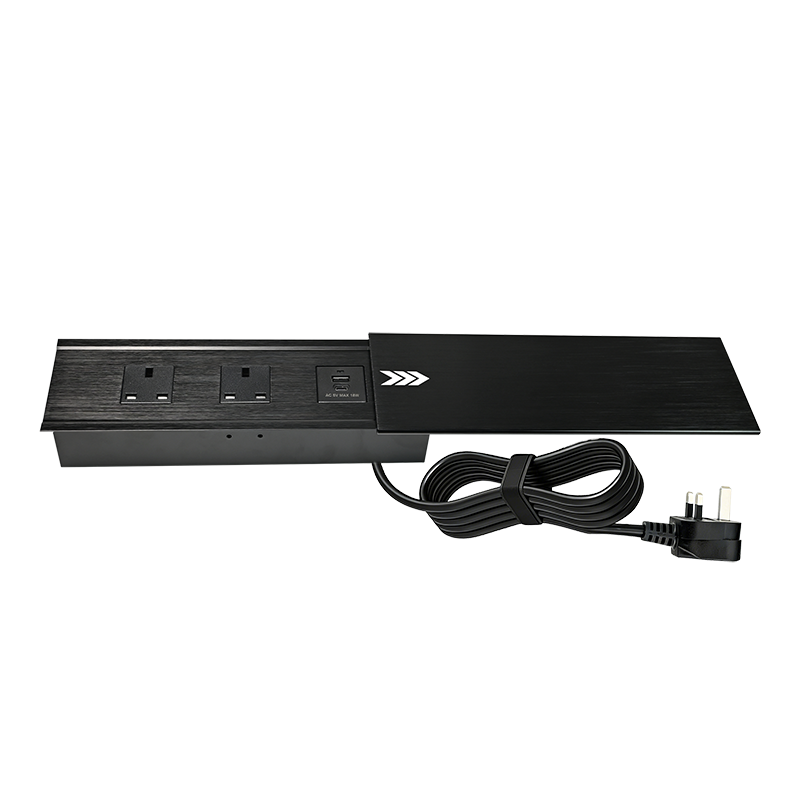 Sliding cover socket